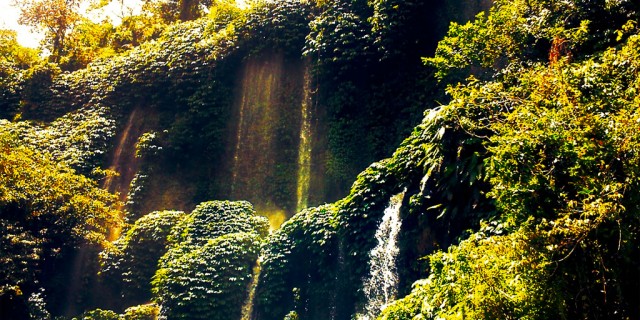 Wisata Menarik bernama Air Terjun Benang Kelambu